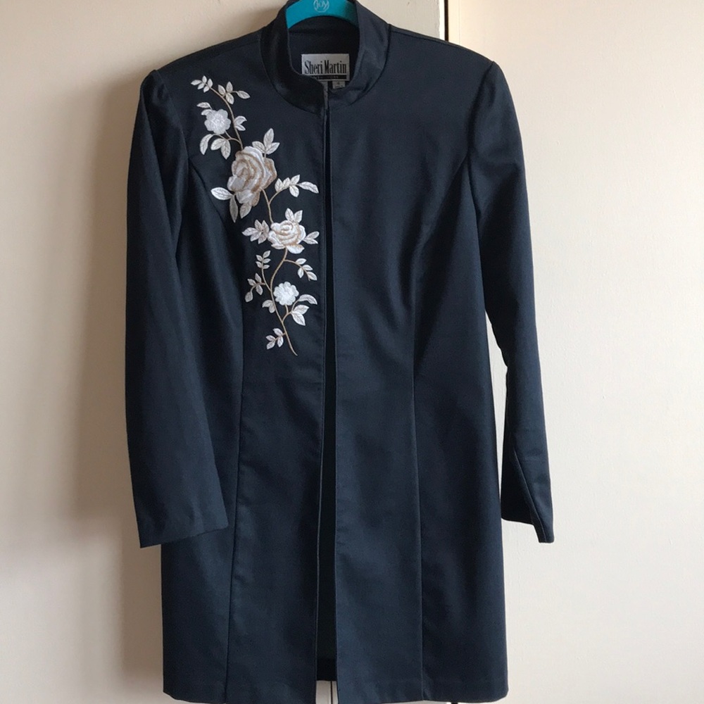 Beautiful jacket - Picture 1 of 5
